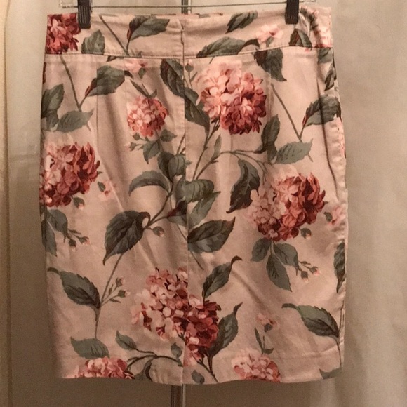 Loft Skirt - Picture 2 of 5